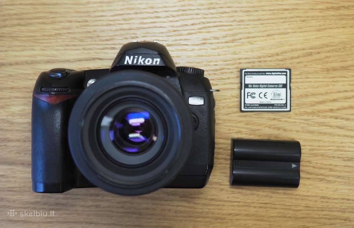 Nikon D70s su objektyvu Tamron 80-210mm