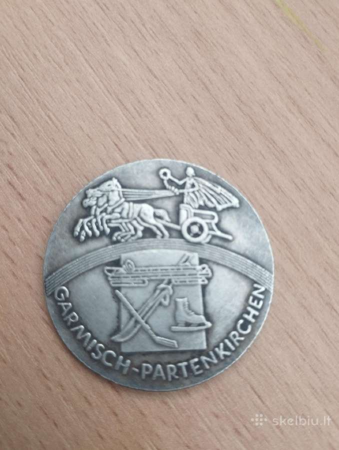Parduodu į antikvarini Žiemos olimpini medį