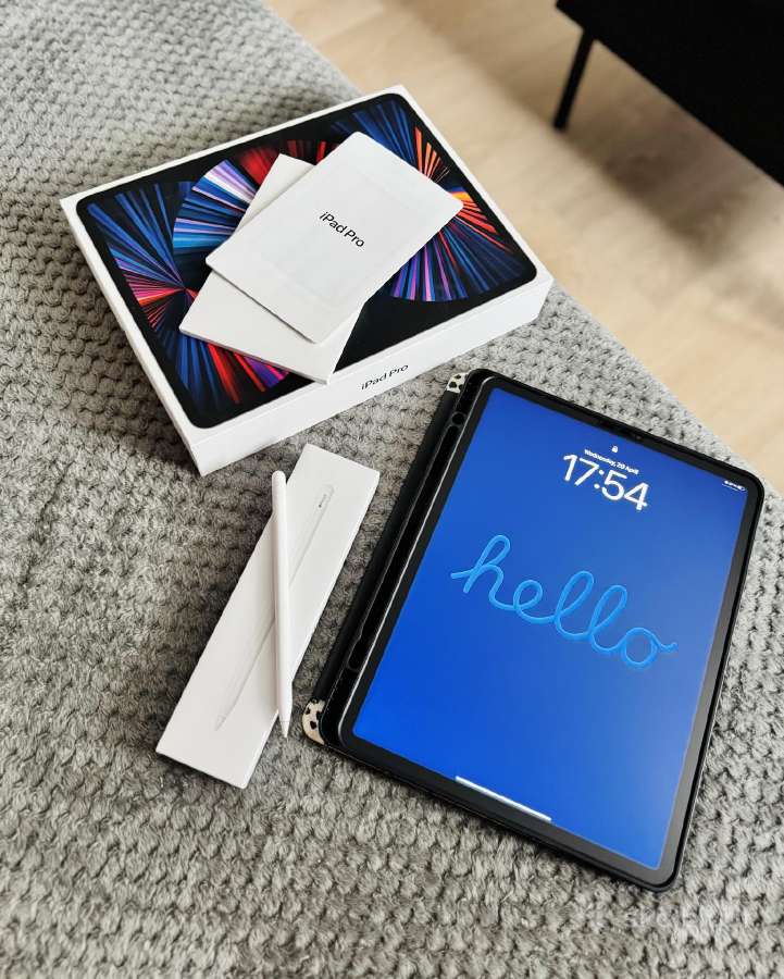 iPad Pro 12.9, 5th Gen, 256 GB + apple pencil