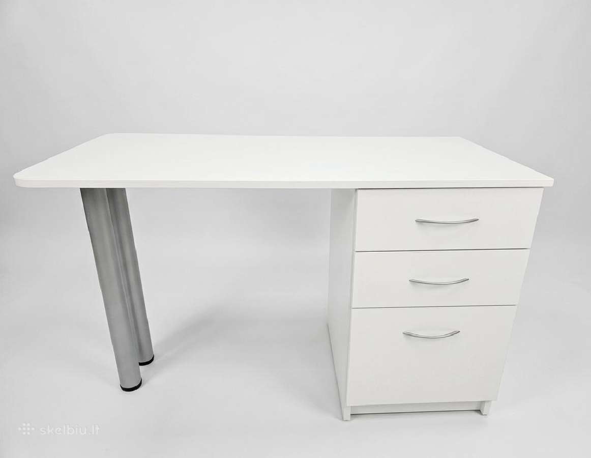 Stalas Manikiūro Meistrei