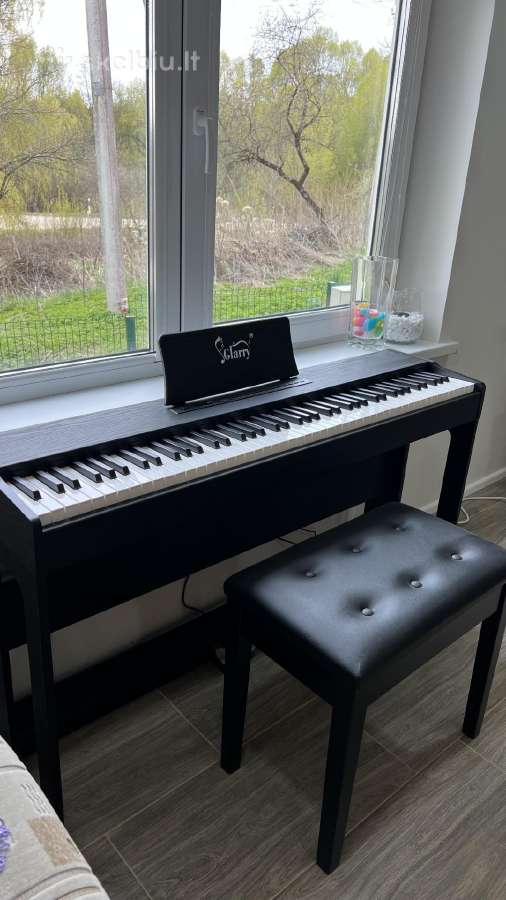 Skaitmeninis pianinas su kėdute
