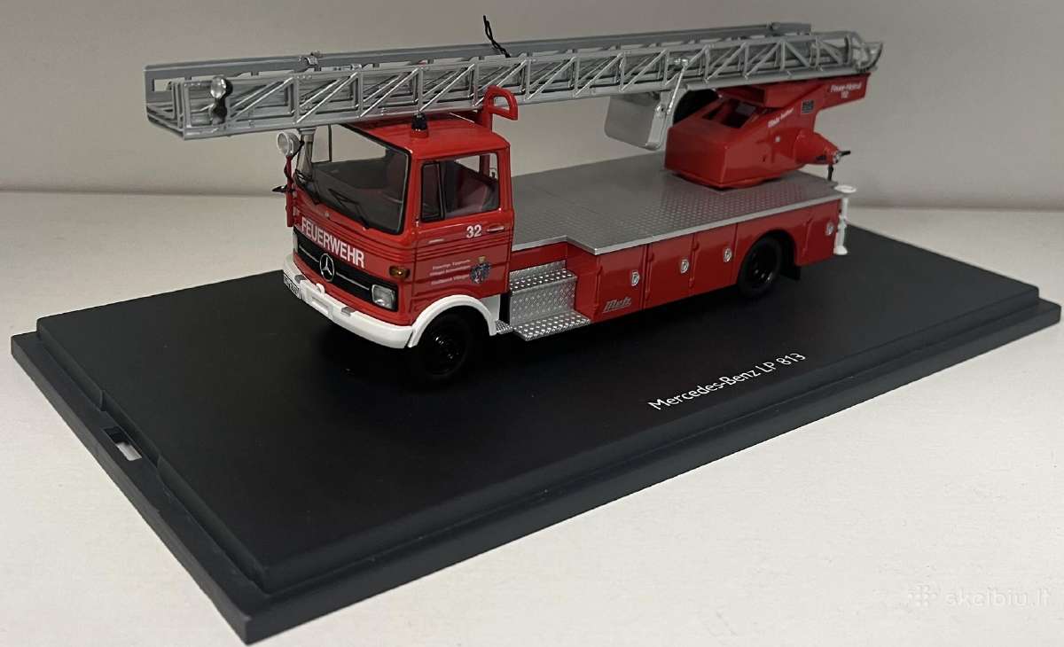 Kolekciniai modeliukai-mercedes Benz Lp813