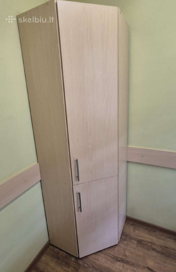 Skubiai parduodamos 2 kampinės spintos