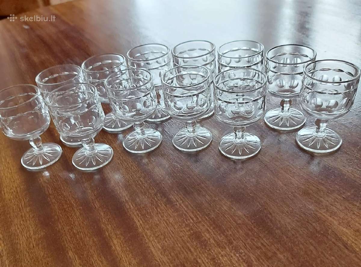 12 naujų stikliukų komplektas