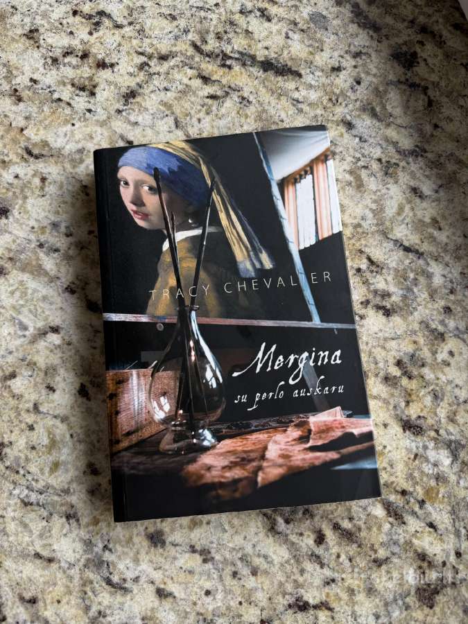 Mergina su perlo auskaru Tracy Chevalier