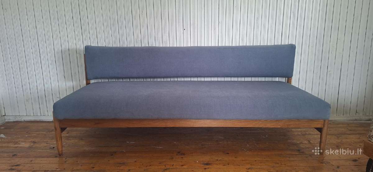 Lietuviska. Cukermanienes sofa.