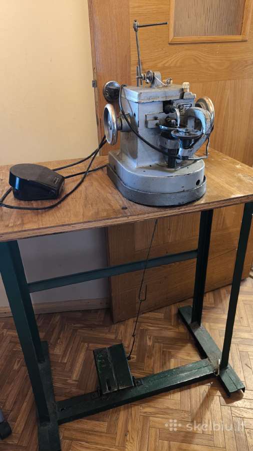 Kailių siuvimo masina su stalu