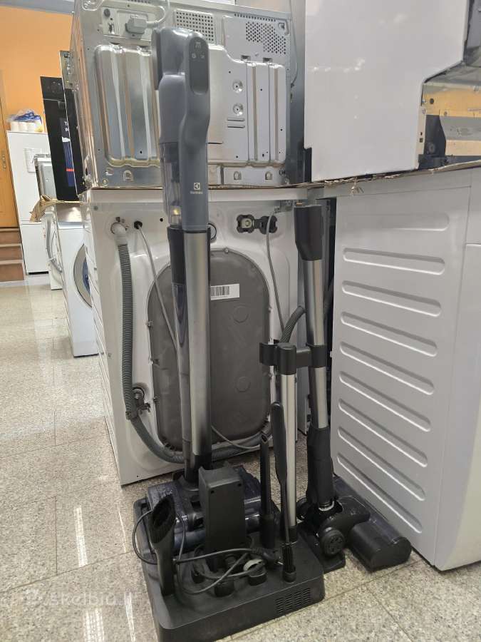 Plaunantis dulkių siurblys Electrolux Ew82u2db