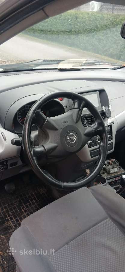 Nissan almera tino 2006