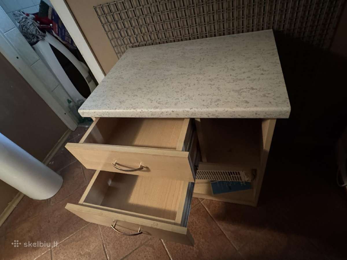 Spintele su stalciais