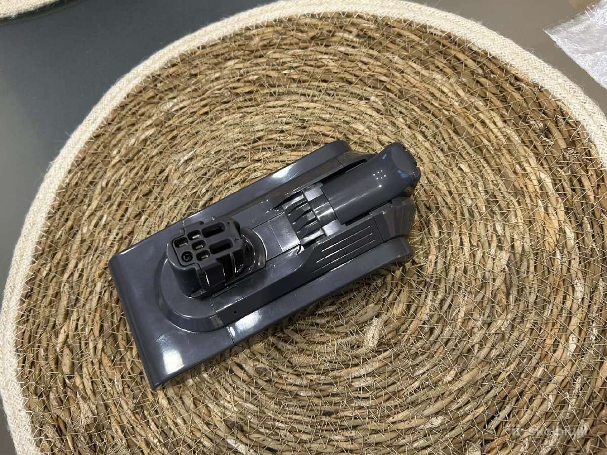 Nauja dulkių siurblio Dyson V12 baterija - nuotraukos Nr. 4