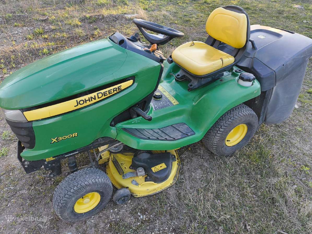 John Deere x300r
