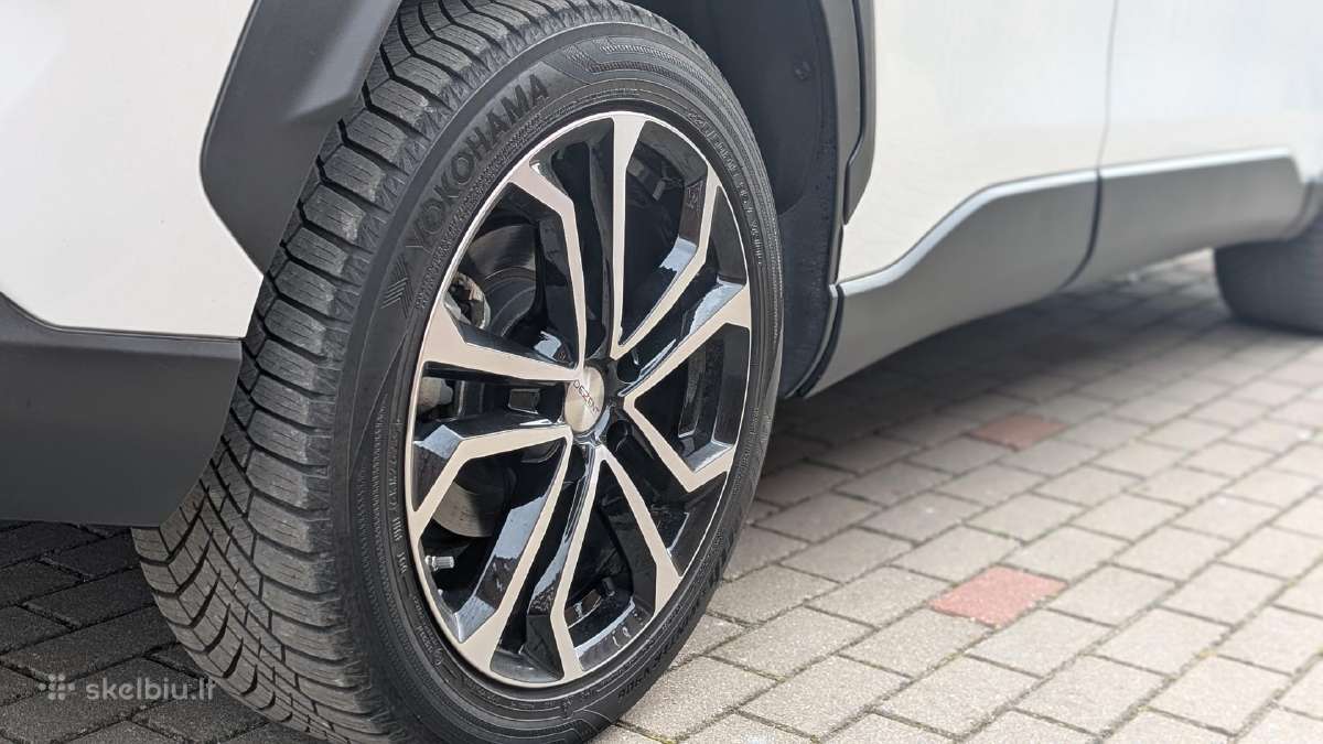 Toyota ratlankiai R18 su padangomis