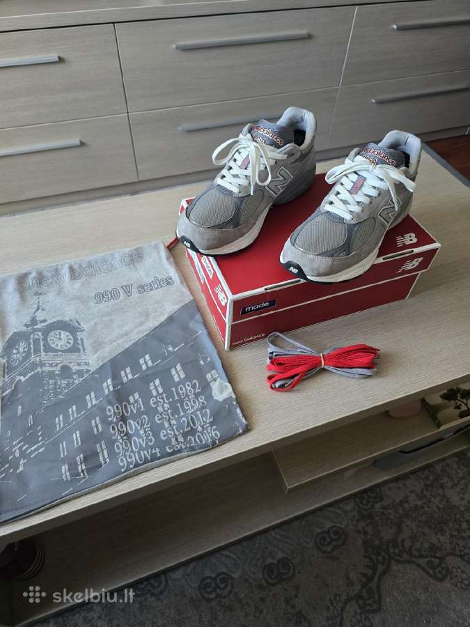 New Balance 990v3