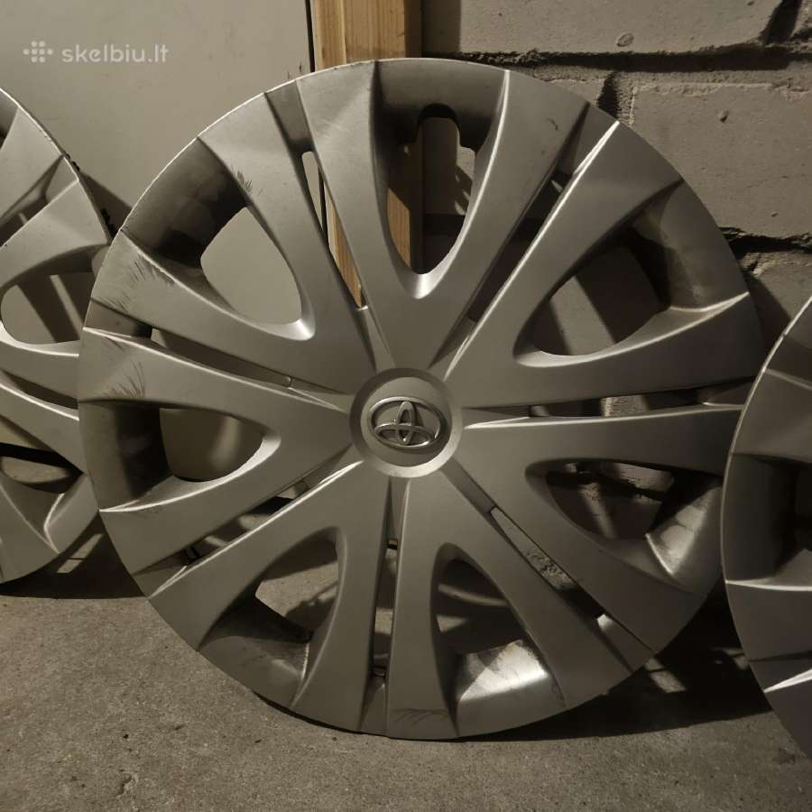 Toyota ratų gaubtai R16