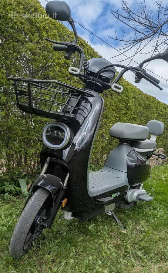 Beveik naujas elektrinis mopedas