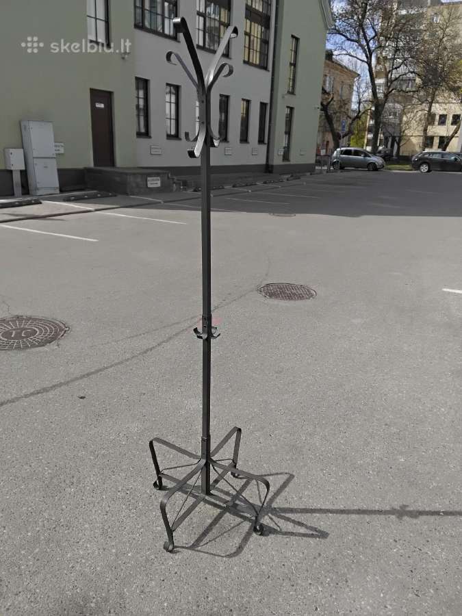 Metaline drabuziu kabykla