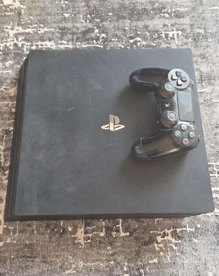 Sony Playstation 4 Pro (Ps4 Pro) 1tb + Pultelis