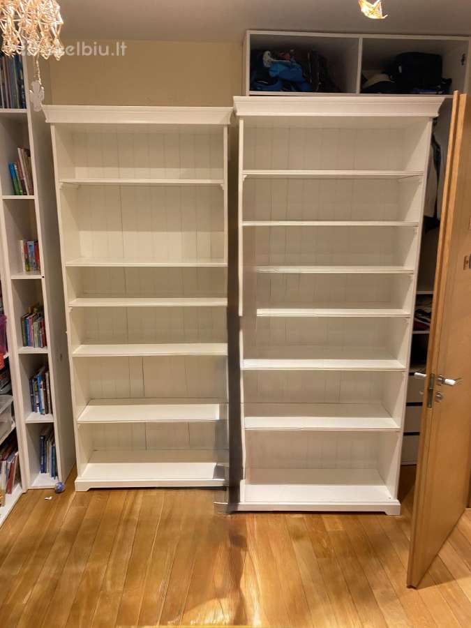 Ikea knygų lentynos.