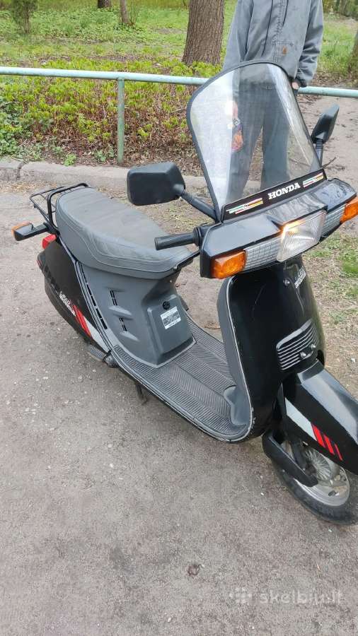 Pardavineju Honda lead 50cc 1991.