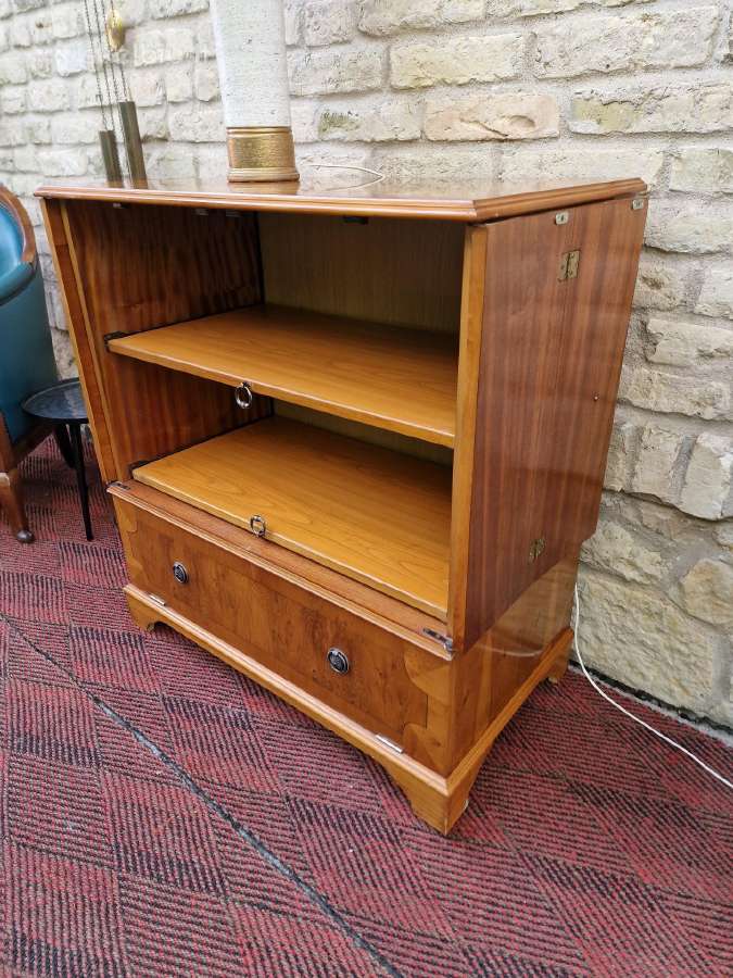 Vintažinė mid century riešutmedžio spintelė - nuotraukos Nr. 18