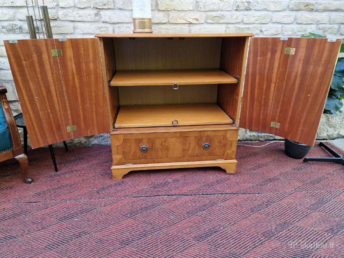 Vintažinė mid century riešutmedžio spintelė - nuotraukos Nr. 24
