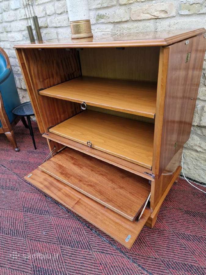 Vintažinė mid century riešutmedžio spintelė - nuotraukos Nr. 35