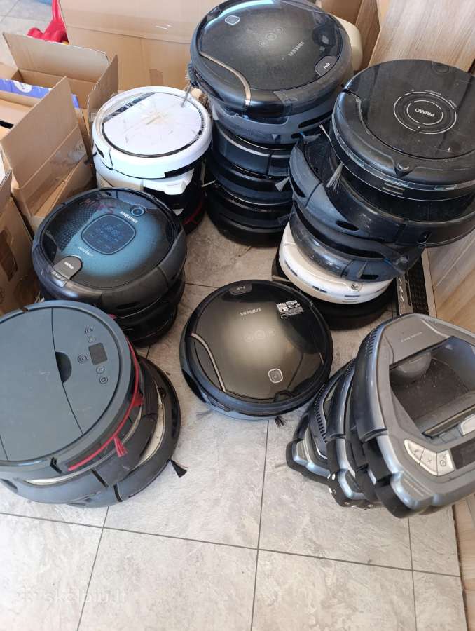 Robotai siurbliai (neveikiantys)