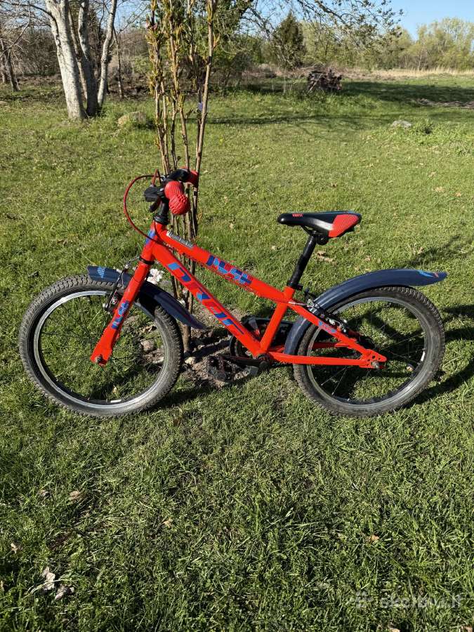 Dviračiai, vaikiški žaislai, rūbai kt.