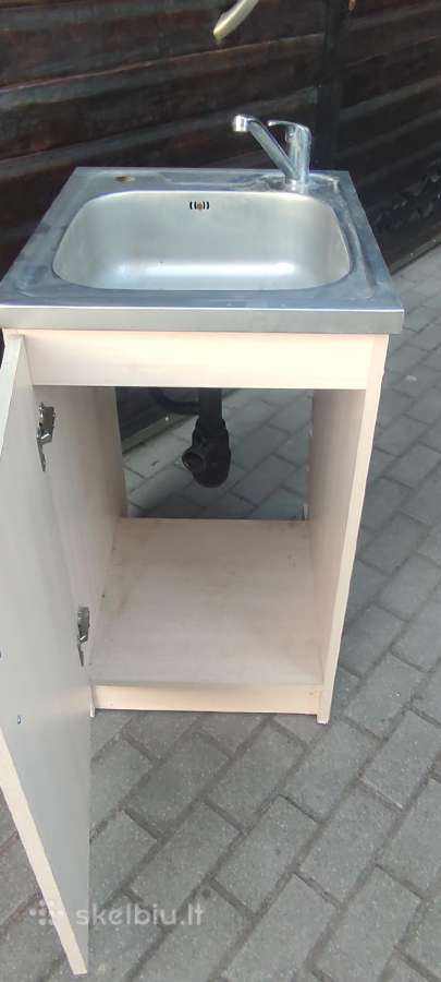 Virtuvės spintelė (kriauklė) su kranu