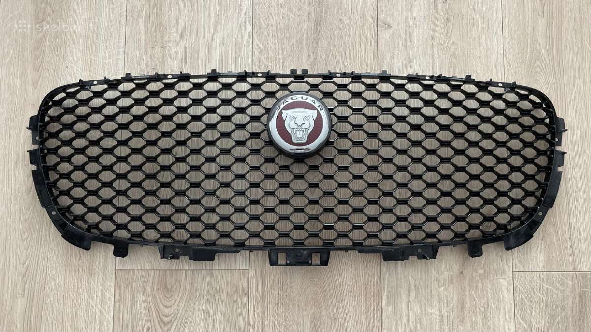 Jaguar F-pace grotelės su ženkliuku
