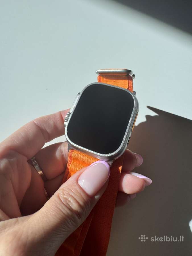 Apple Watch ultra 49mm titanium orange alpine loop