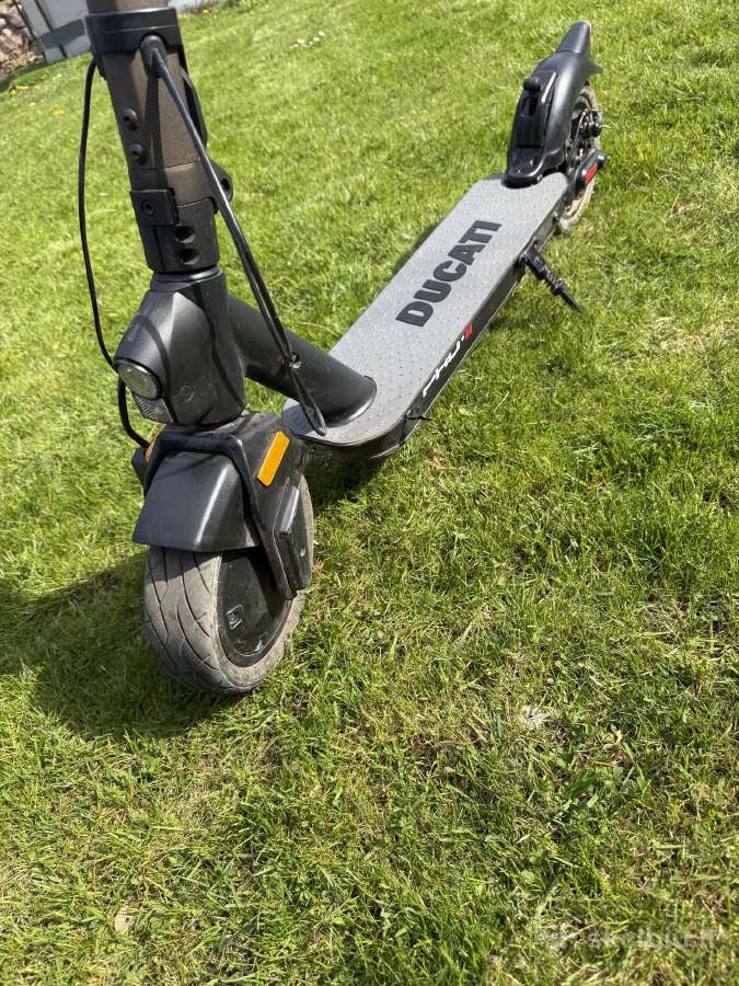 Elektrinis paspirtukas Ducati Pro-II Plus - nuotraukos Nr. 5