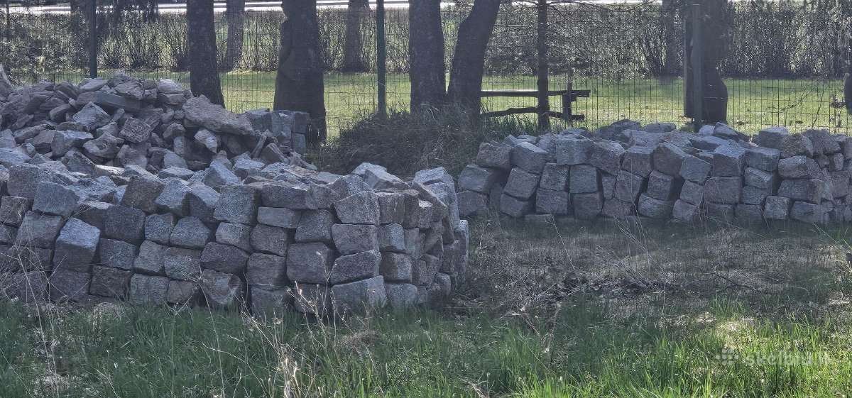 Tašyti granito akmenys