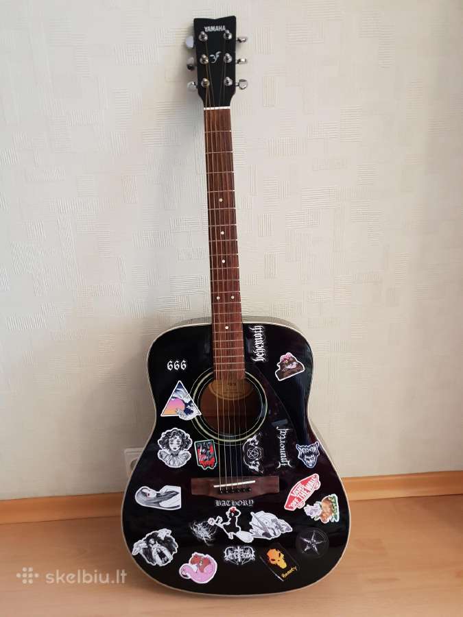 Parduodama puiki gitara tiems, kurie nori mokytis