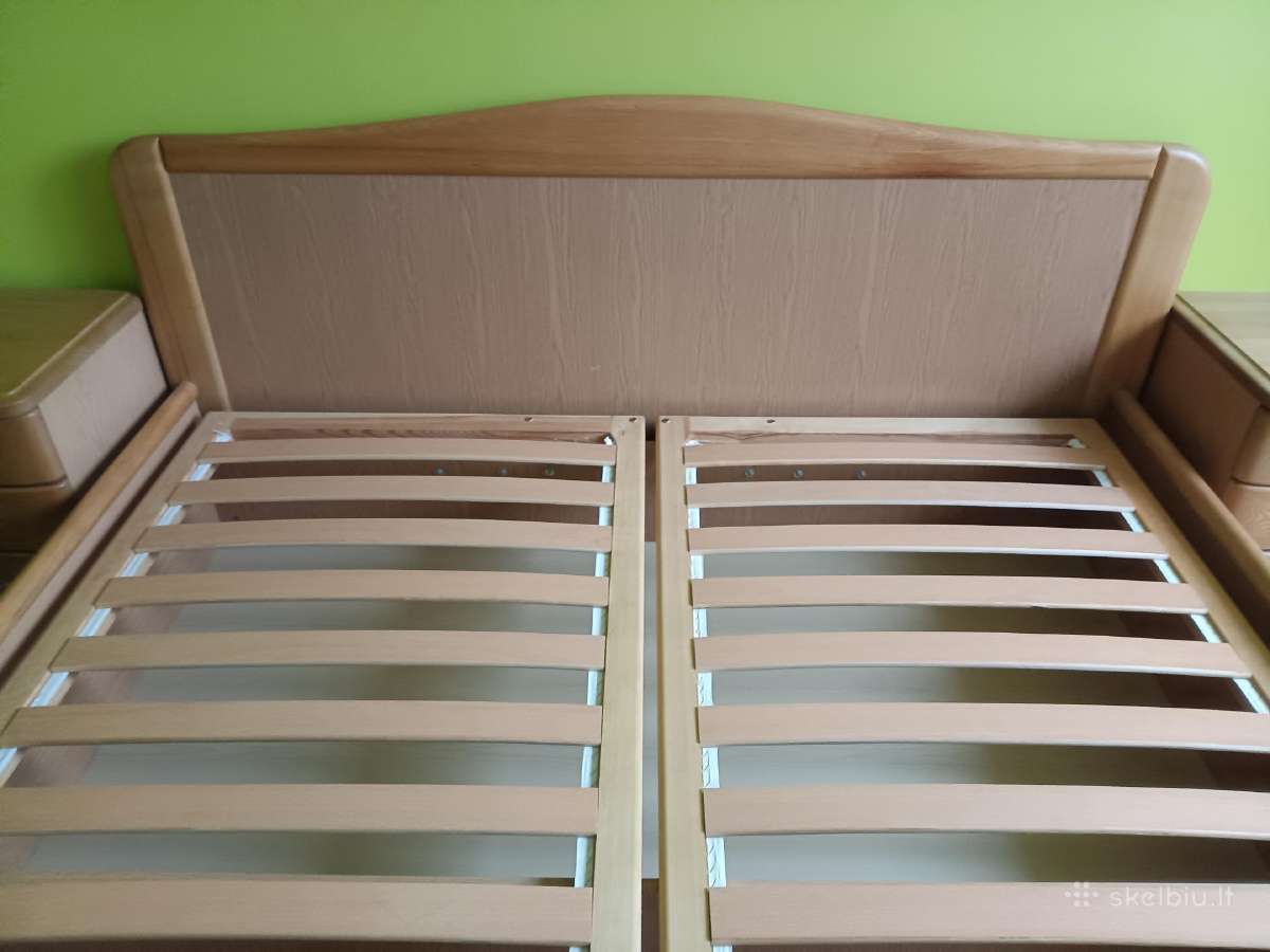 Parduodama dvigule lova 180x200 su 2 spintelemis