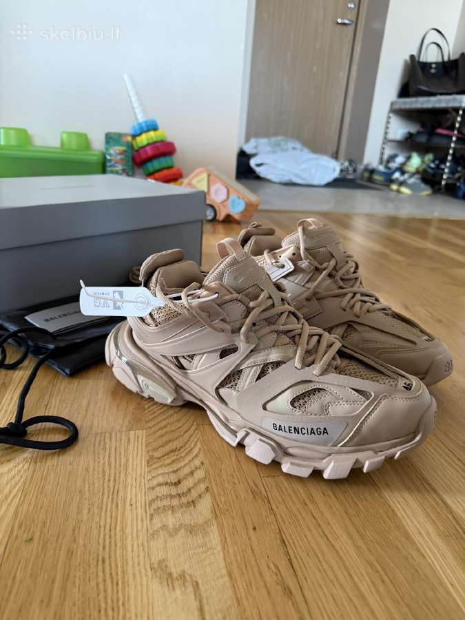 Balenciaga track