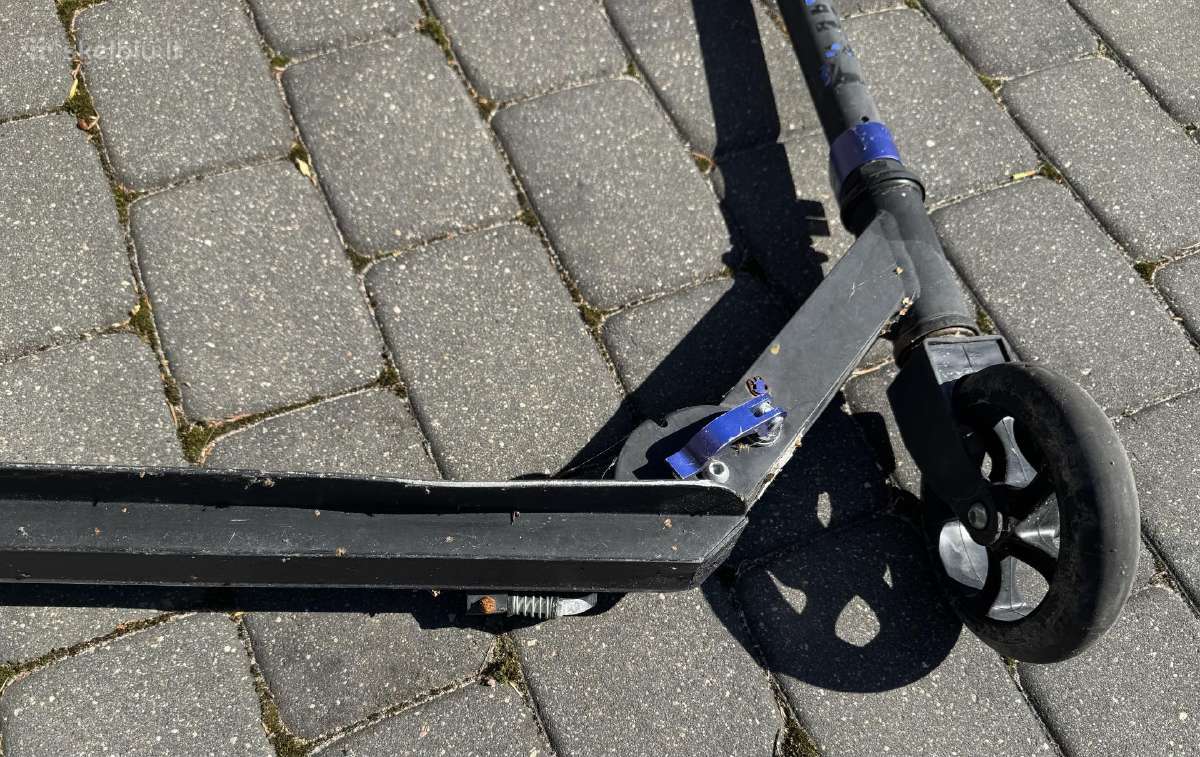 Paspirtukas Funscoo City Scooter 145 Black/blue - nuotraukos Nr. 5