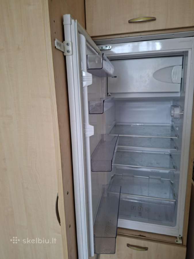 Veikiantis integruojamas šyšaldytuvas Beko