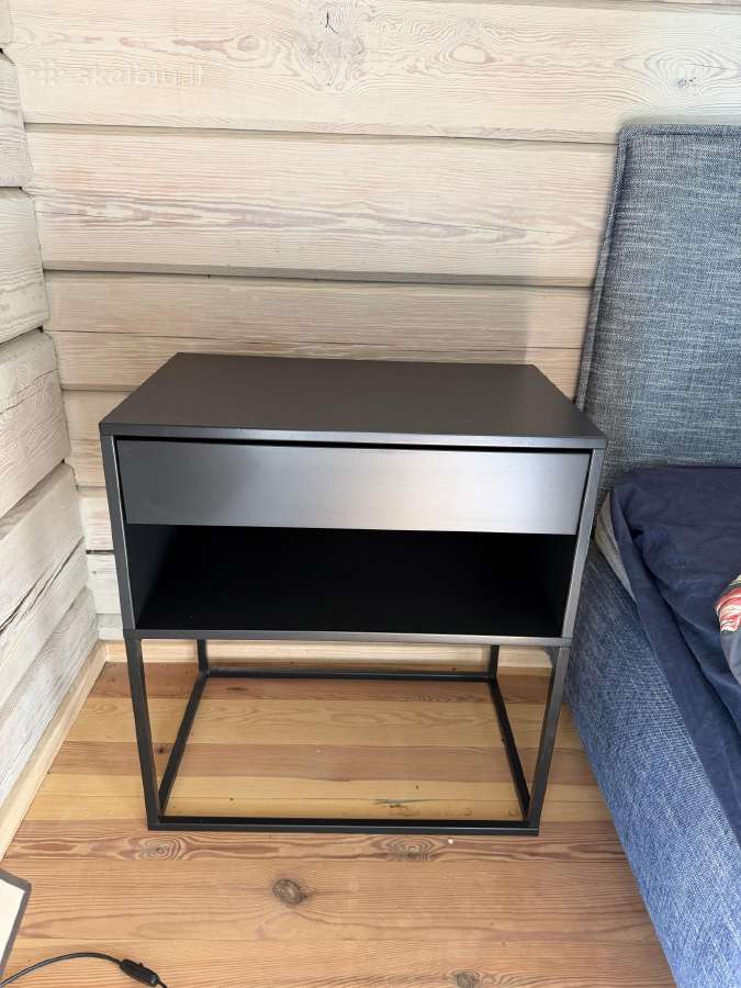Naktiniai Vikhammer ikea staliukai