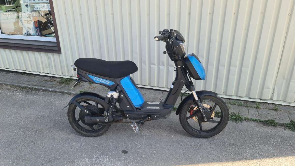 Elektrinis motoroleris Escuta