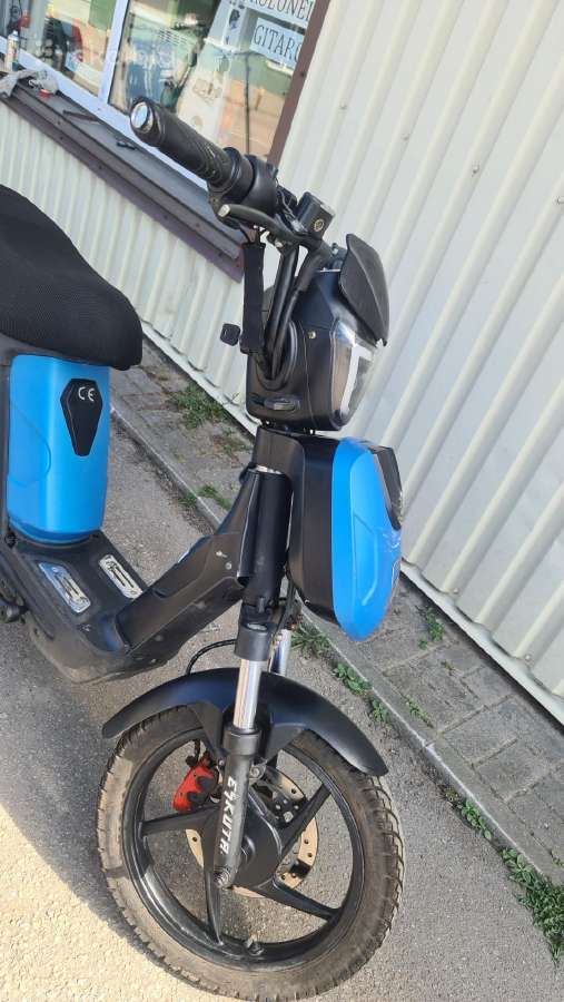 Elektrinis motoroleris Escuta - nuotraukos Nr. 8