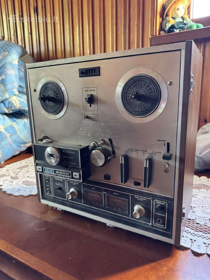 Akai X-201d