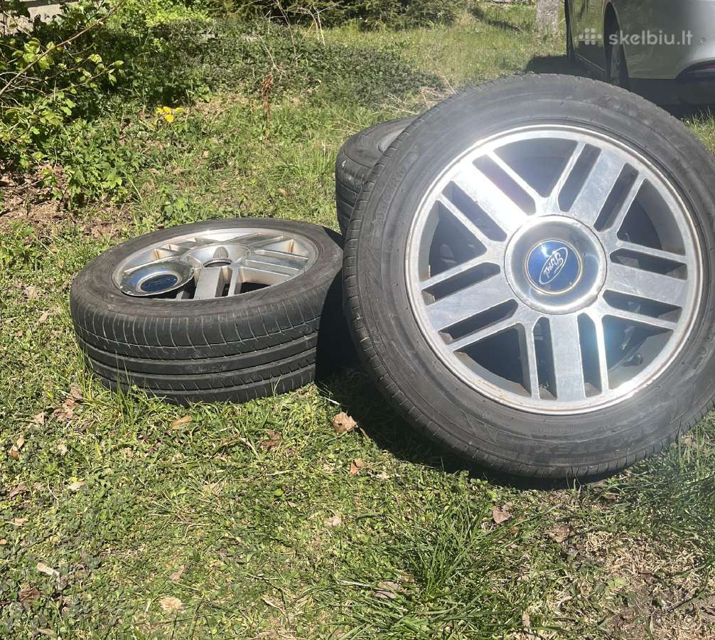 Ratlankiai Ford su padangomis