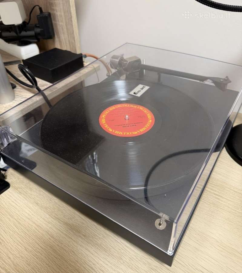 Pro-ject Debut Pro + Pro-ject Phono Box S2