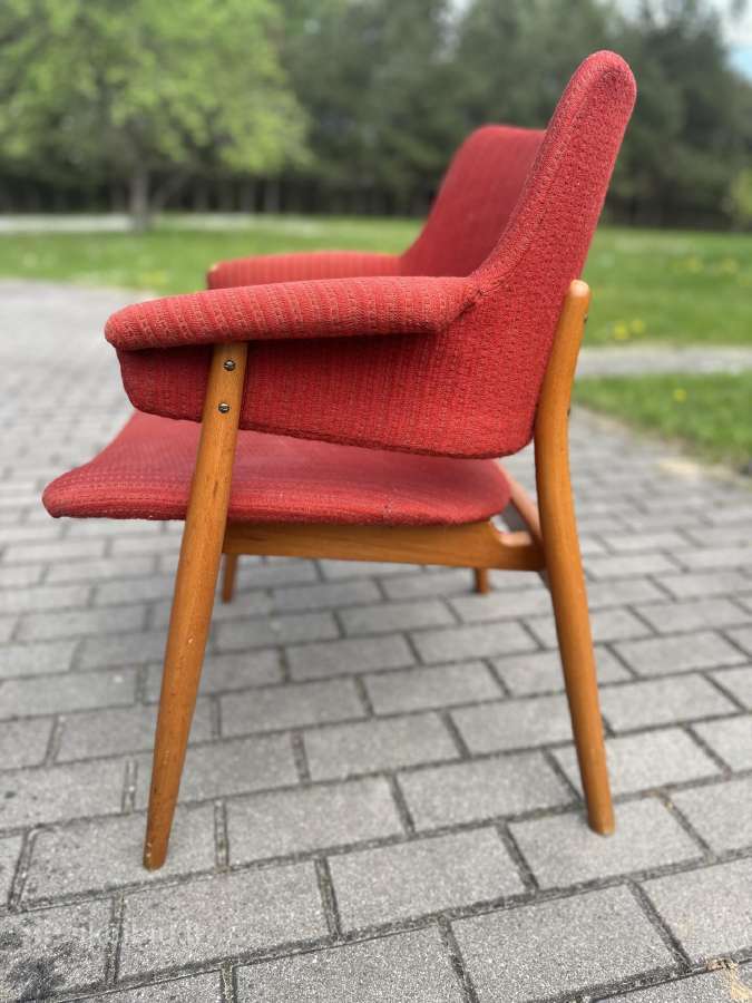 Iskirtinio dizaino mid century kreslas