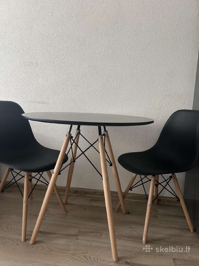 Stalas su kėdėmis