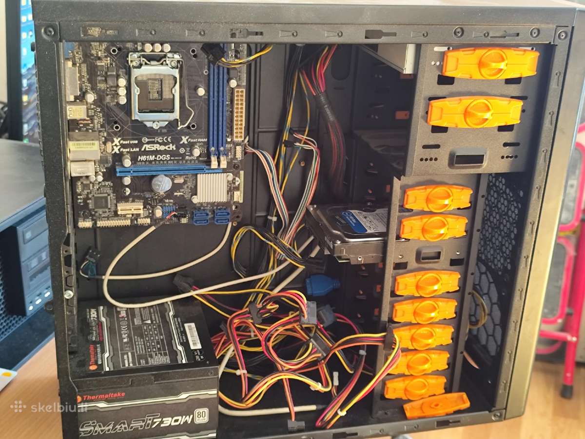 Kompiuterio korpusas daug HDD telpa