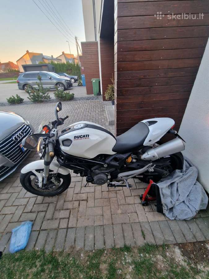 Ducati monster 696