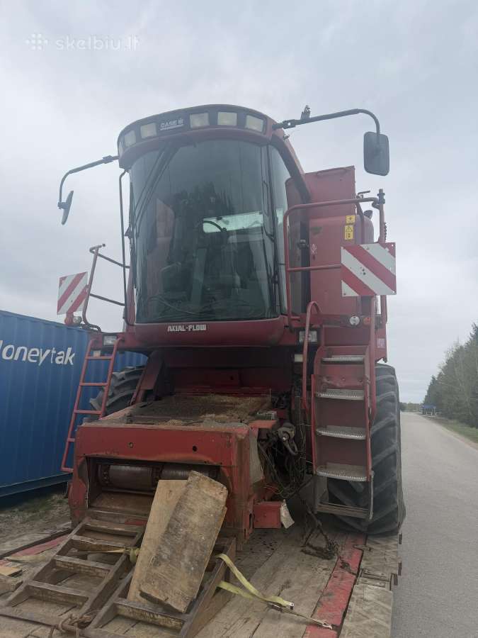 Kombainas Case Ih 2388 ardomas dalimis